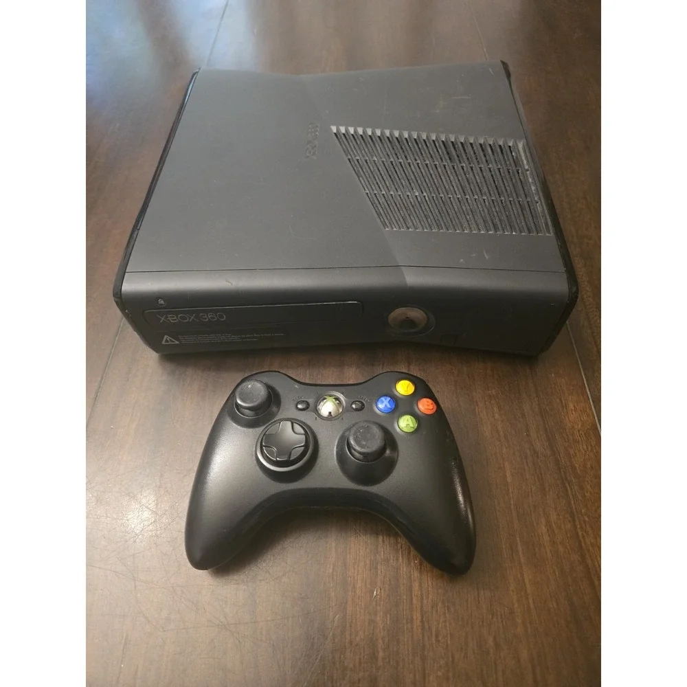 Xbox 360 Slim Black Console 250GB‎ Hard Drive, One Controller, Cables And Game